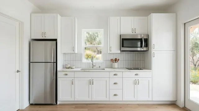 The Wilshire interior — Classic Shaker combination